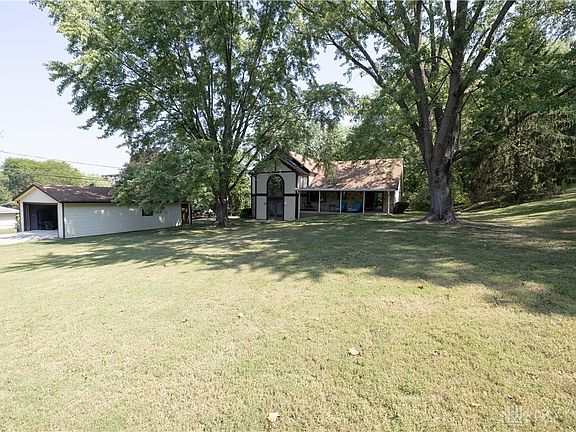 4th image of 497 Marshall Dr