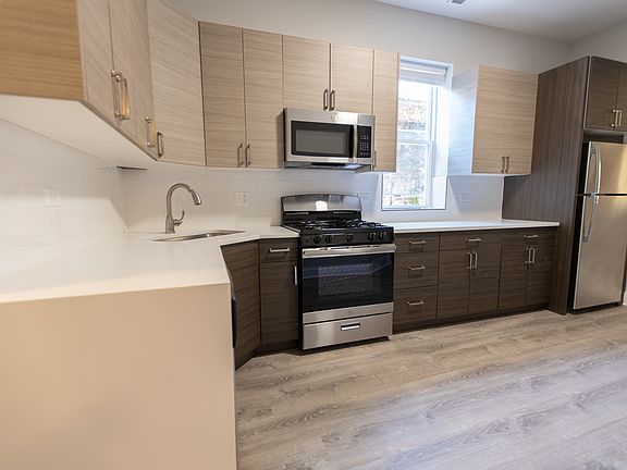 2nd image of 2628 N Whipple St #3124644