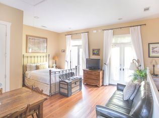 542 E Perry Ln, Savannah, GA 31401