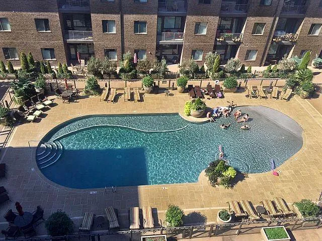1 bed, 732 sqft, $1,950 — Photo 3