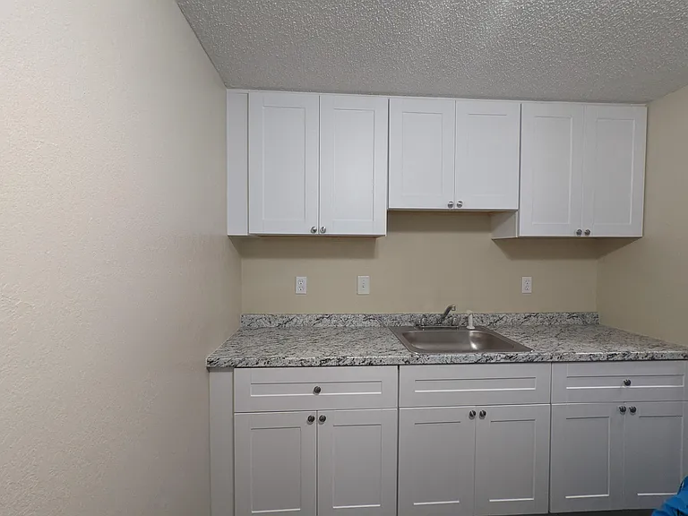 Sunrise Apartments — Photo 19