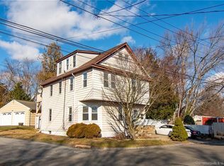 246 Old Stratfield Rd, Fairfield, CT 06825