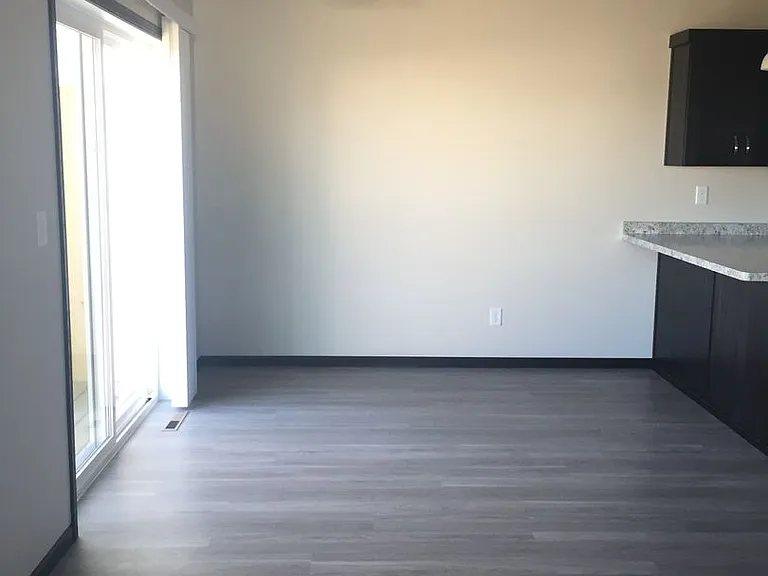 916 Eaglewood Ave — Photo 3