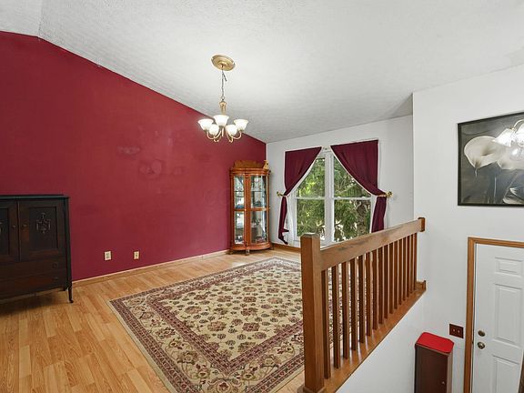 4th image of 1089 Esther Dr