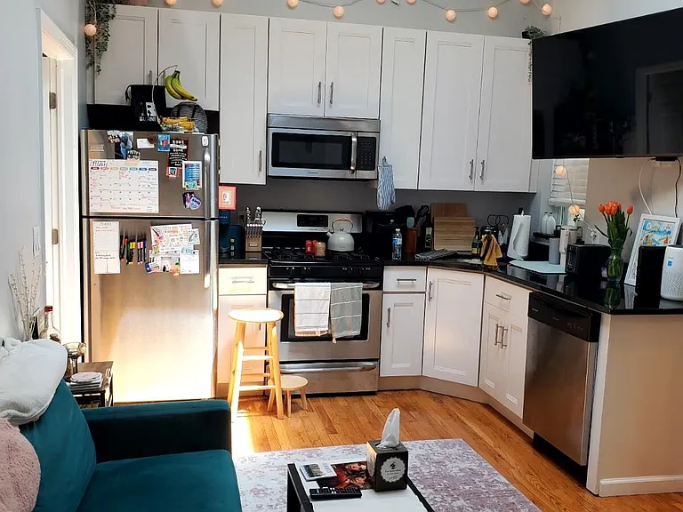 216 Hudson St #4R — Photo 1