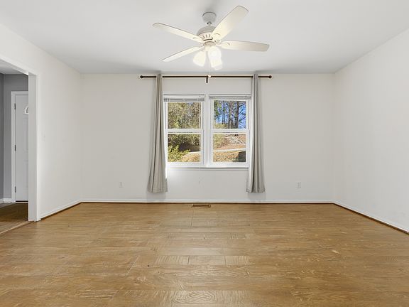 5th image of 39 Eason Dr