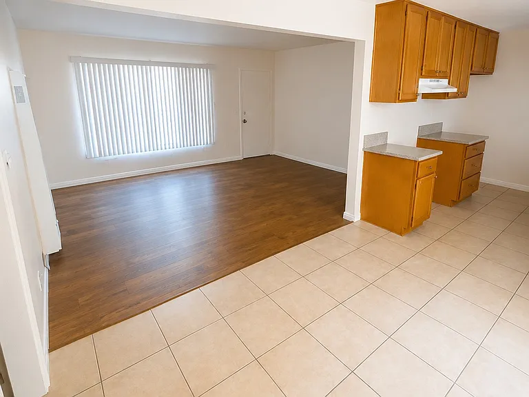 643 E 99th St #8 — Photo 5