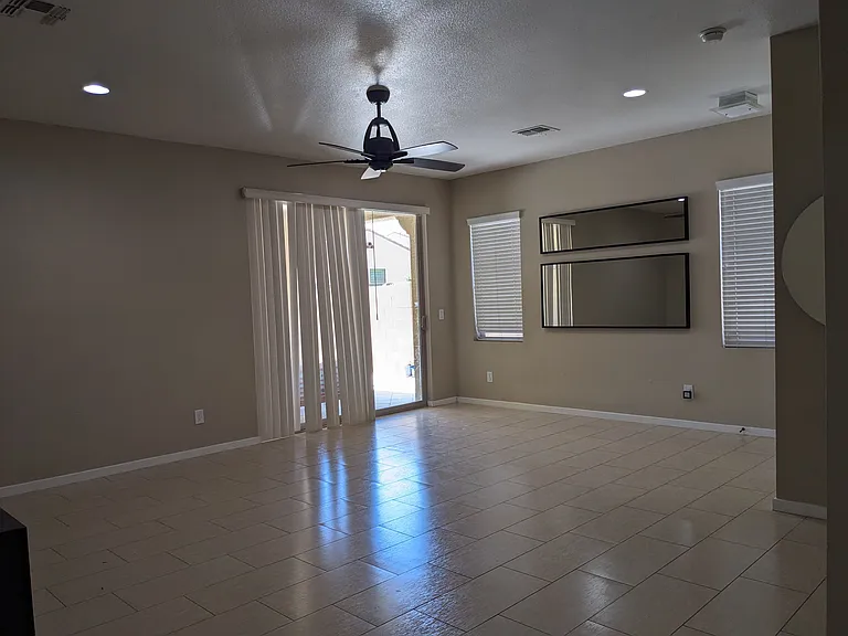 283 E Jade Dr — Photo 4