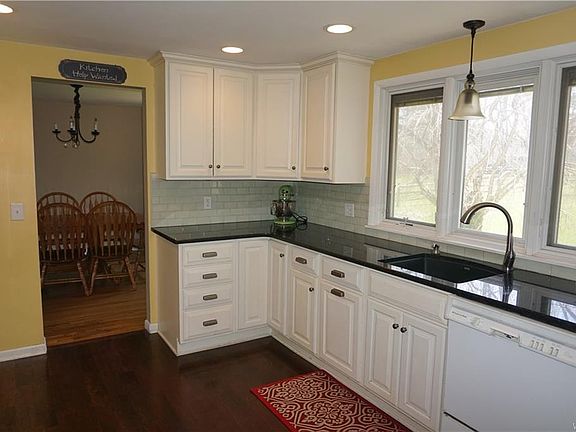 4th image of 9185 Hillview Dr