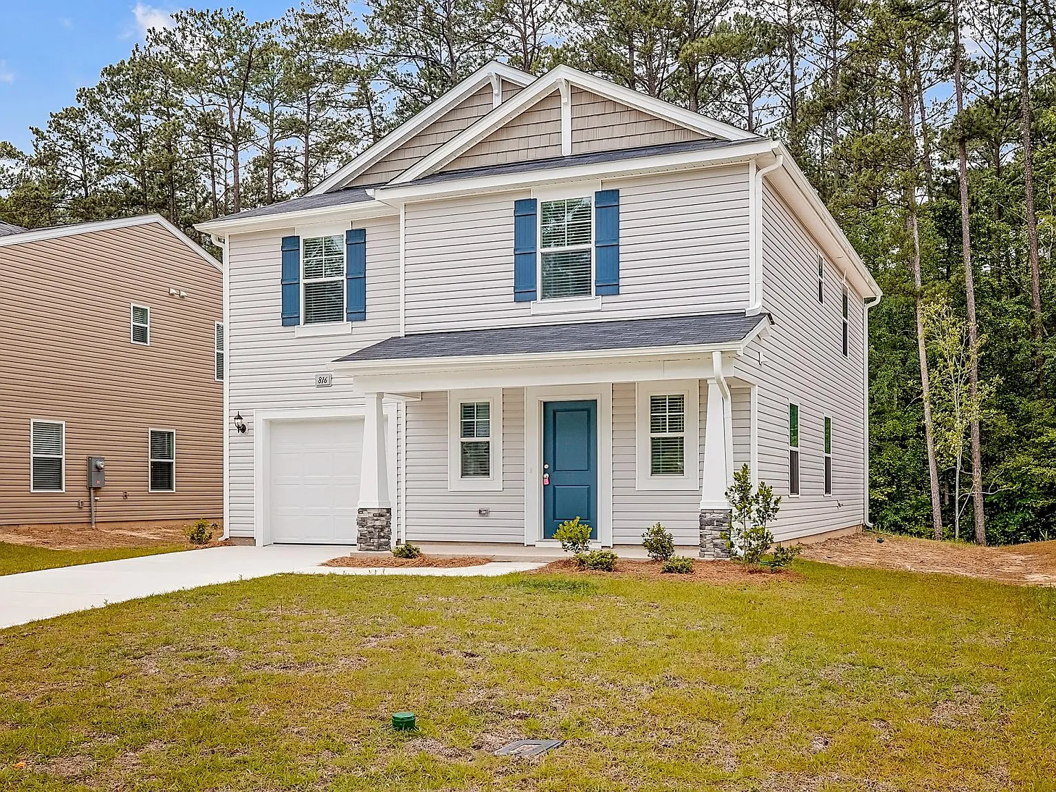 4 bed, 2.5 bath, 1925 sqft, $2,050 — Photo 2