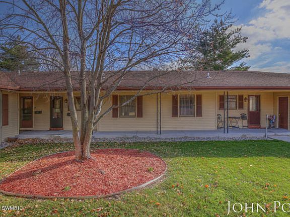 4th image of 7325 Pinegrove Dr Unit 40