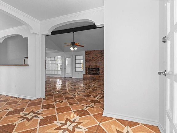 5th image of 8918 Grape St