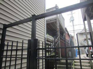 1236 W Race Ave, Chicago, IL 60642