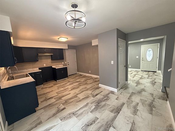 5th image of 3308 Spring Valley Dr
