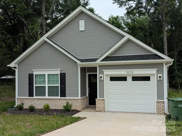 1604 N Main St, Mount Holly, NC 28120