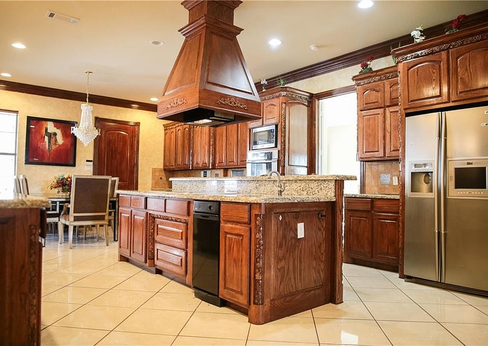 1st image of 2237 Southern Oaks Dr