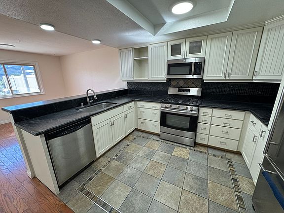 4th image of 1533 Woodpine Dr