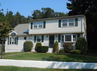 8 Highland St, Foxboro, MA 02035