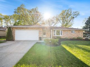 6098 Saint Joseph Dr, Seven Hills, OH 44131