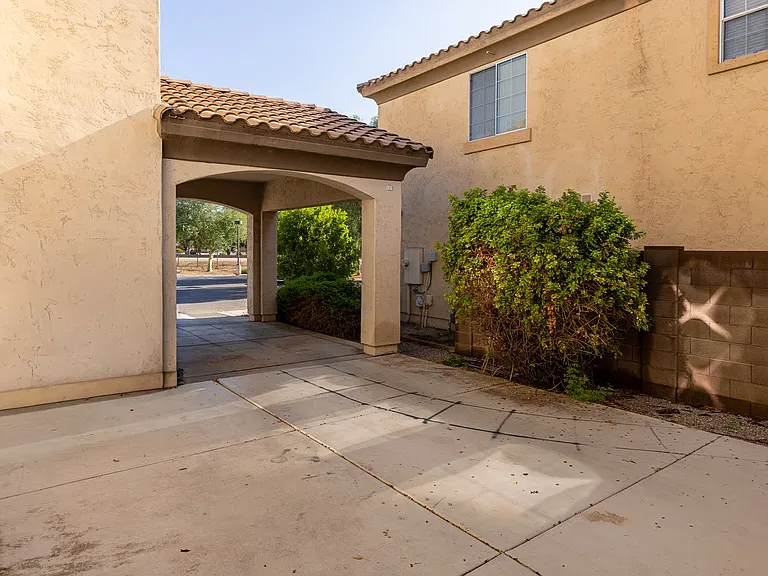 2051 E Carla Vista Dr — Photo 18