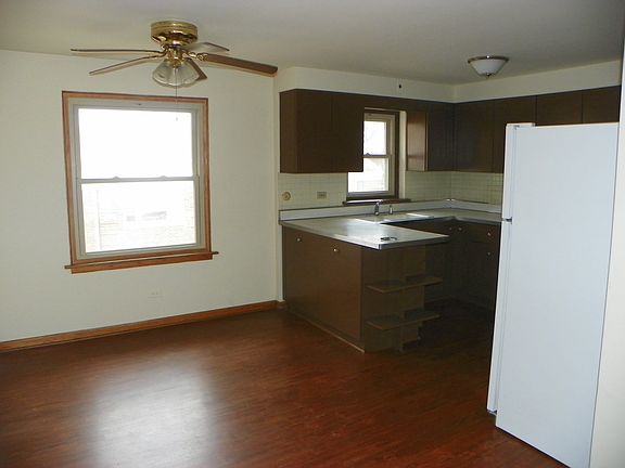 4th image of 10527 S Artesian Ave APT 2E