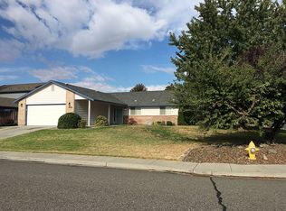 5002 Holly Way, West Richland, WA