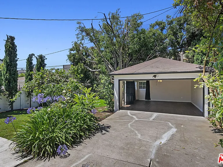2519 S Bentley Ave — Photo 32