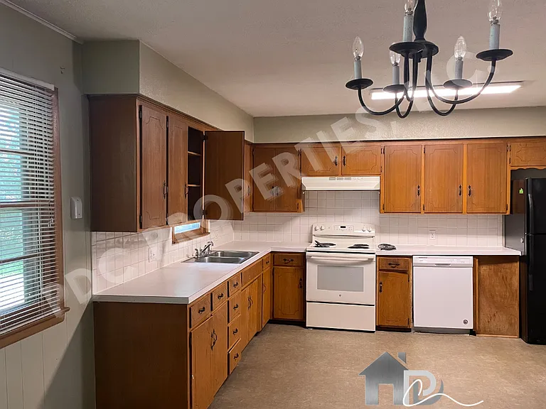 832 S Luster Ave — Photo 13