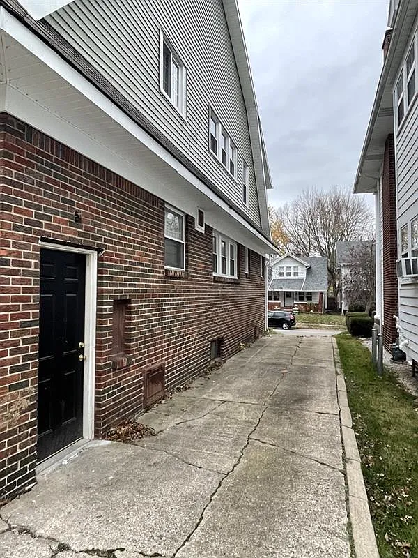 2 bed, 1000 sqft, $1,000 — Photo 2