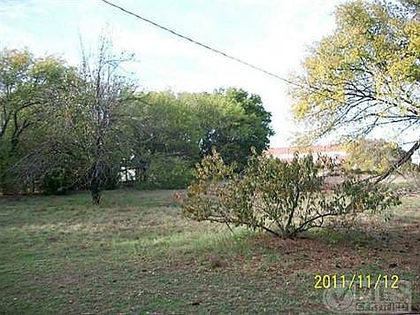 3rd image of 2131 Holly Oaks Ln