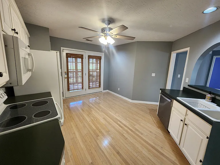 10828 Glenway Pl — Photo 14