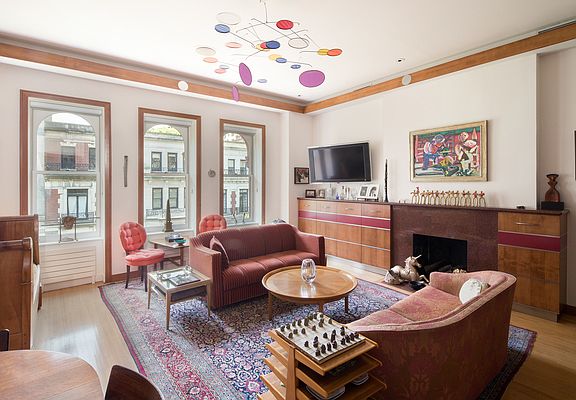 4th image of 21 E 94th St
