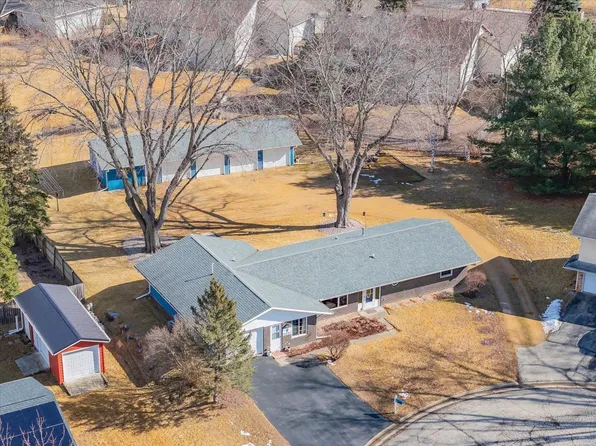914 Traceway Ct, Poynette, WI 53955