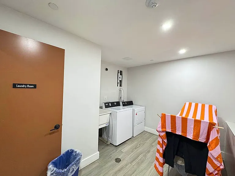 727 Dekalb Ave #4B — Photo 4