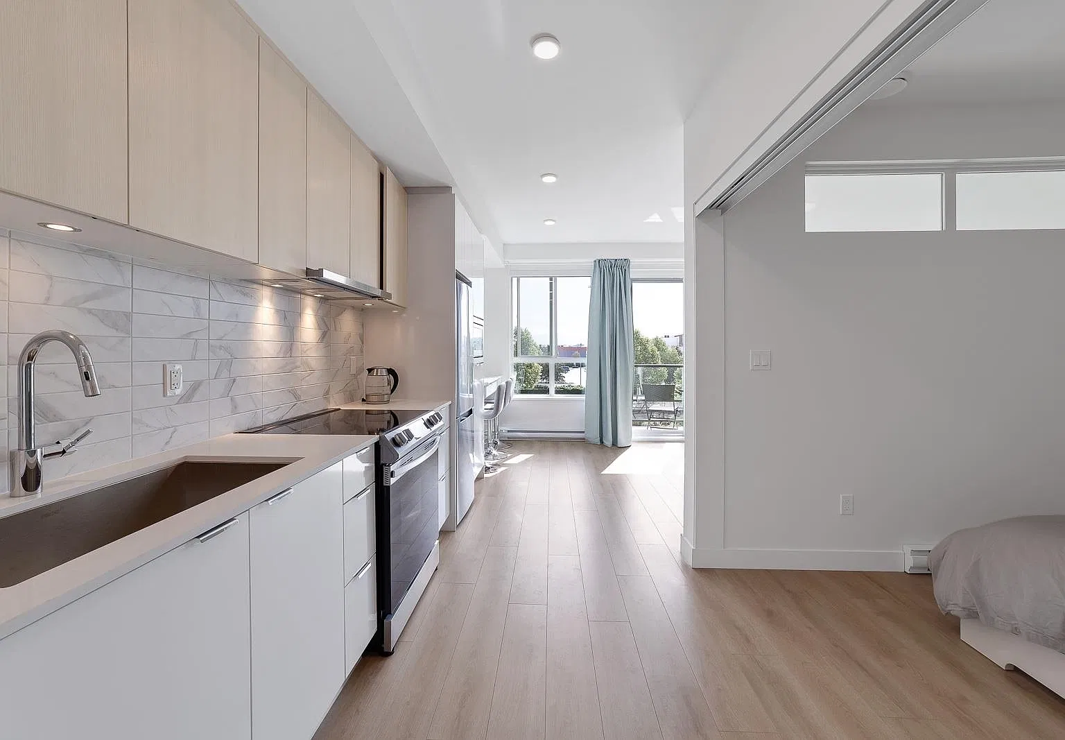 1 bed, 550 sqft, $2,680 — Photo 3