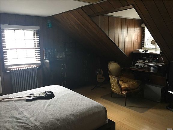 3rd image of 33 Evans St