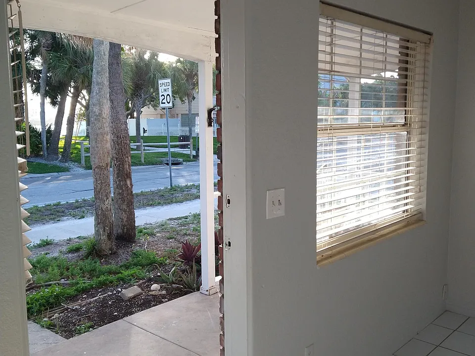 Boca Ciega Dr