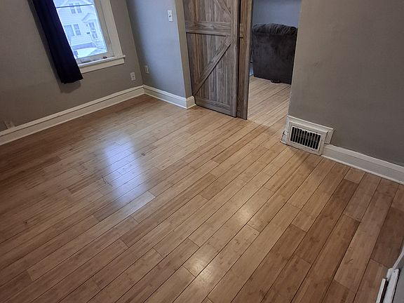 5th image of 3918 Fremont Ave N #1