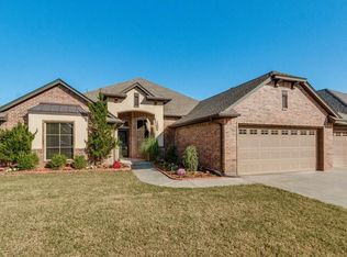 712 Samantha Ln, Moore, OK 73160