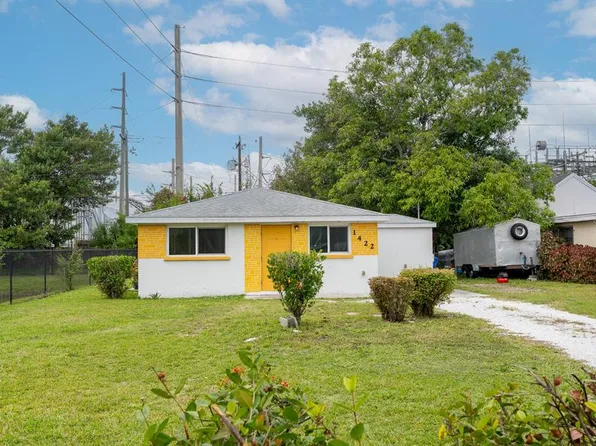1422 14th St E, Bradenton, FL 34208