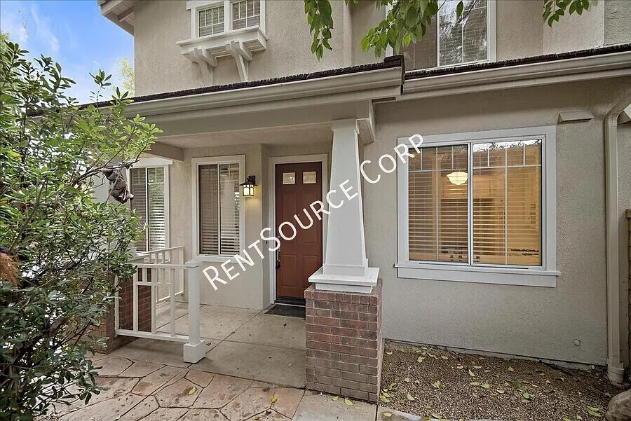 3 Bedroom Townhome in Cheyenne Community of Valencia For Rent! — Photo 2