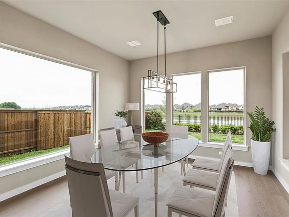 4th image of 4001 Woodbine Ln
