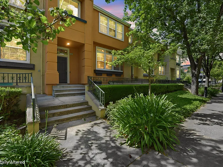 3488 Hart Cmn — Photo 1