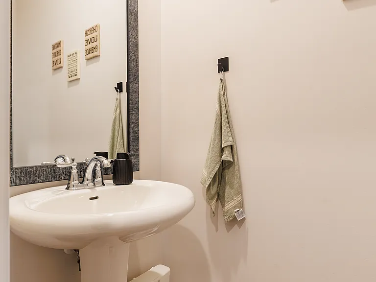 2082 Tottenham Dr — Photo 18