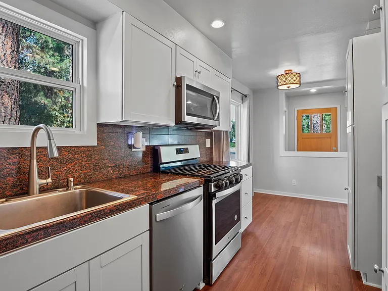 3104 E 35th Ave — Photo 12