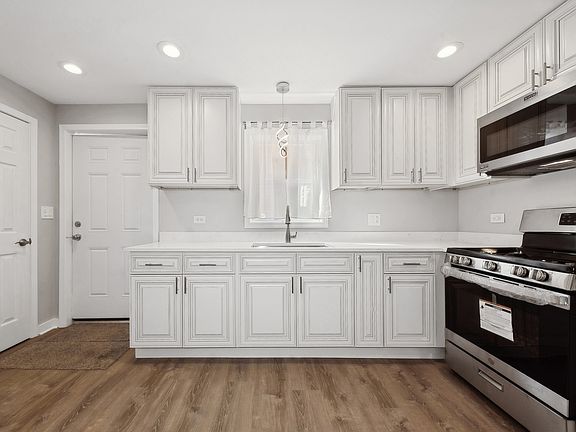 2nd image of 7007 S East End Ave APT B