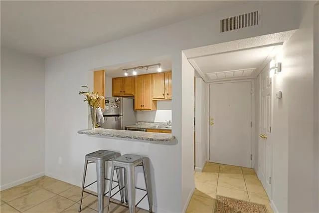 818 Moss St #104 — Photo 4