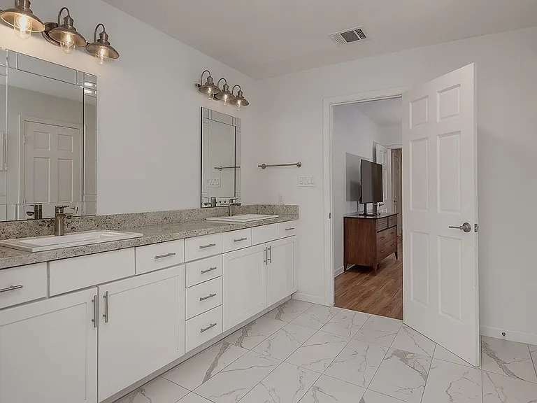4007 Markham St — Photo 19