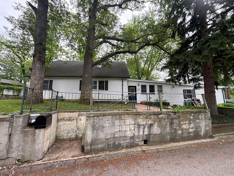 1st image of 107 Waterbury Rd