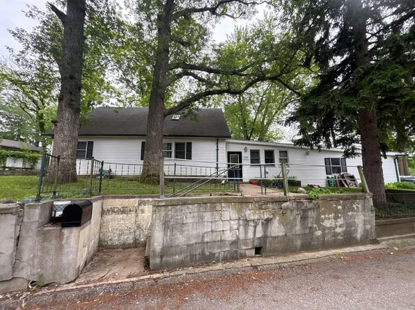 107 Waterbury Rd, Newton, IA 50208